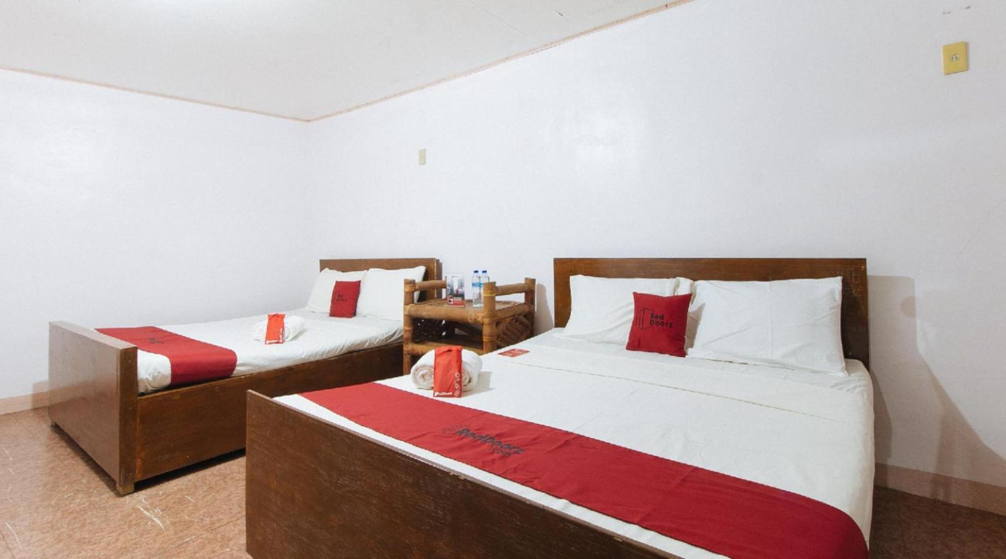 Reddoorz Hostel At Megans Paradisio Beach Resort ซานอันโตนิโอ ภายนอก รูปภาพ