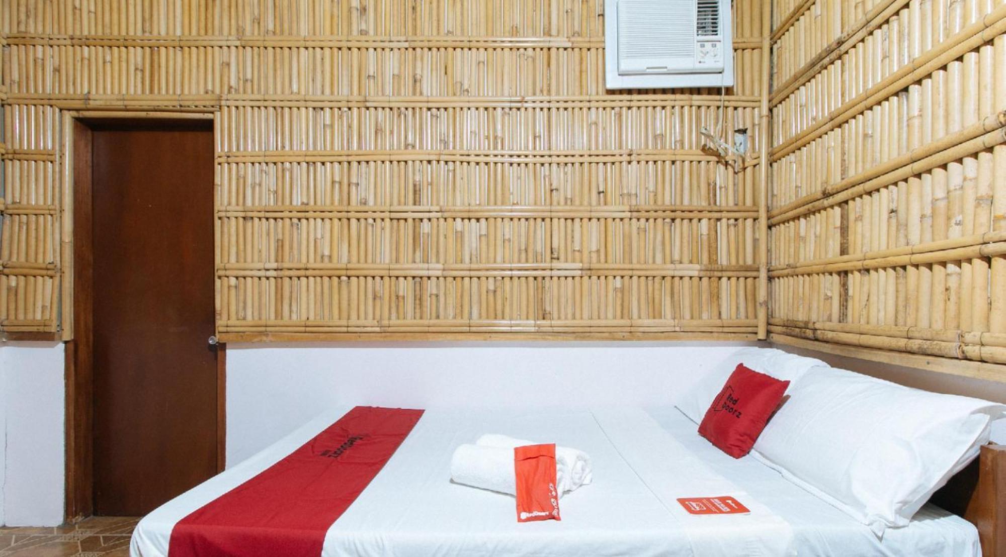 Reddoorz Hostel At Megans Paradisio Beach Resort ซานอันโตนิโอ ภายนอก รูปภาพ